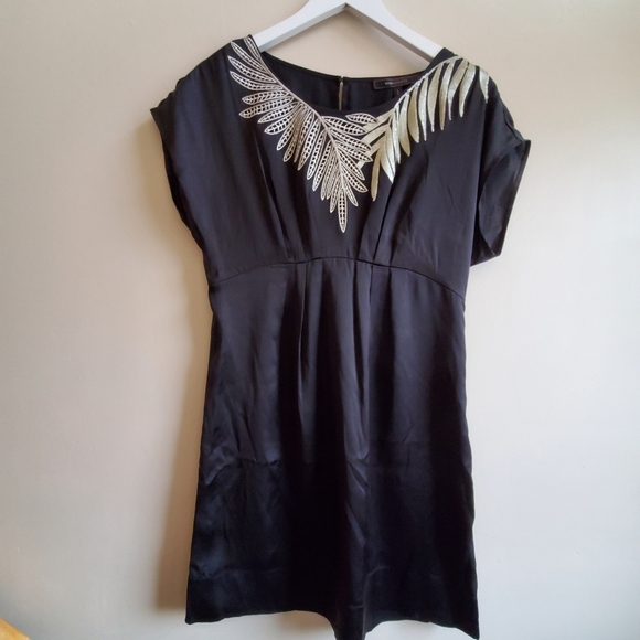 bcbgmaxazria 100% Silk Dress with beautiful leaves embroidery, small - Picture 2 of 7